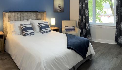 Queen Room with Shared Bathroom