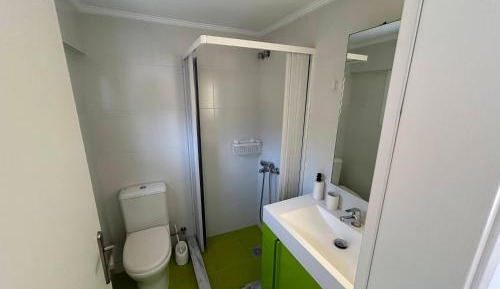 Deluxe One-Bedroom Apartment