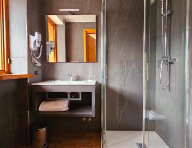 Single Room with Mountain View and Shower - Non-Smoking