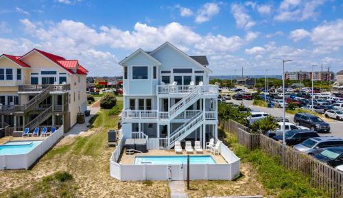 Eight-Bedroom Holiday Home