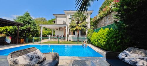Villa with Private Pool No.8
