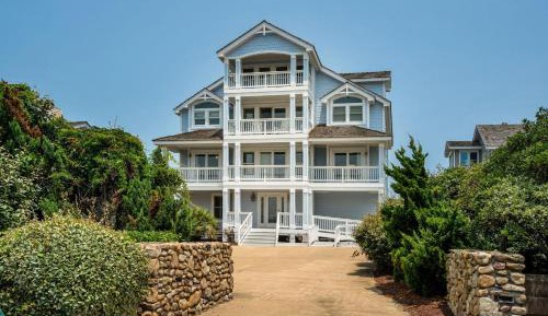Eight-Bedroom Holiday Home