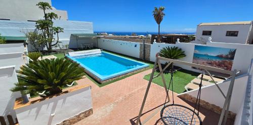 One-Bedroom Apartment with Pool View