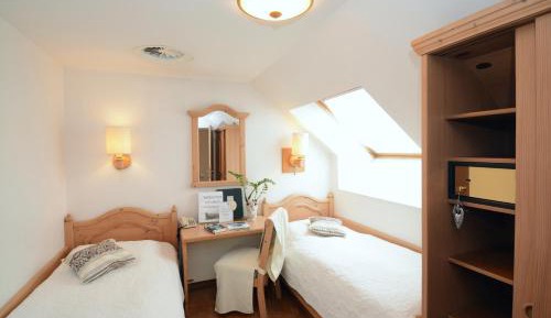 Twin Room with Shower