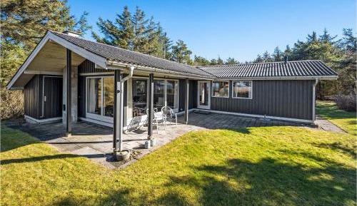 Three-Bedroom Holiday Home 