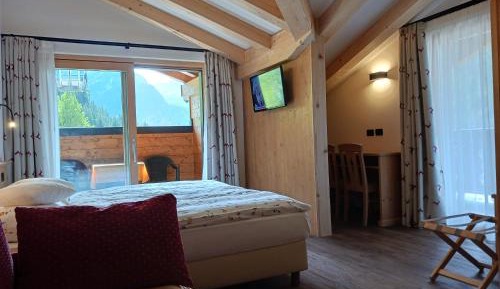 Superior Double or Twin Room with Mountain View