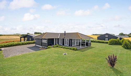 Three-Bedroom Holiday Home 