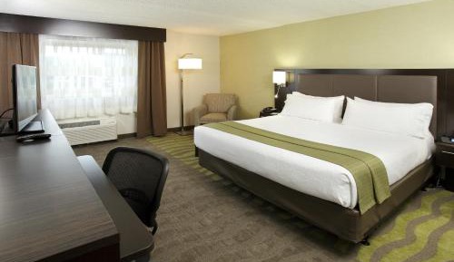Standard King Room with Sofa Bed - Non-Smoking