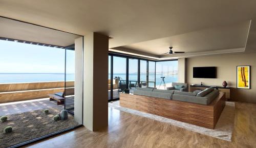 Griffin Club Deluxe, Guest room, 1 King Bed, Balcony