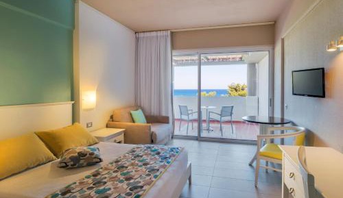 Double or Twin Room with Sea View