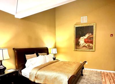 King Suite with Balcony(305)
