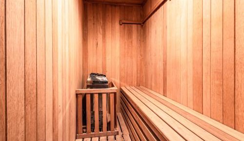 Deluxe Suite with Spa Bath