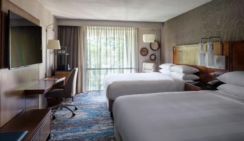 Guest room with two Queen beds, River view and Balcony