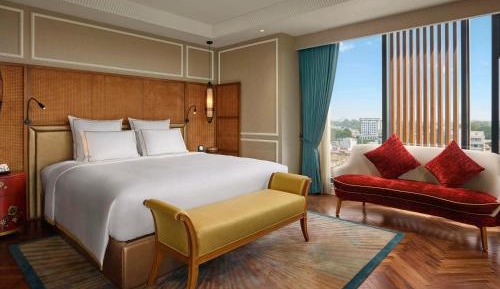 Presidential Suite with Lounge Access