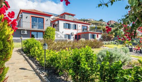 Apartment with Pool View 
