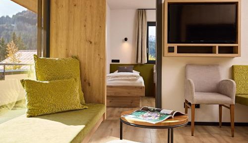 Two-Bedroom Deluxe Apartment with Balcony