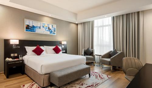 Dubai Explorer King Room Non-Smoking| Shuttle to JBR Beach & Outlet Mall | Free Parking, WiFi + 10% Dining Discount