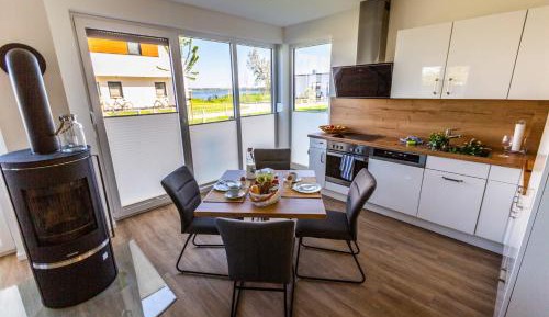 Apartment with Lake View