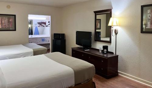 Queen Room with Two Queen Beds - Disability Access - Non-Smoking