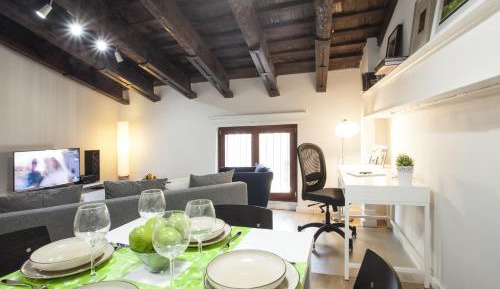 Deluxe One-Bedroom Apartment
