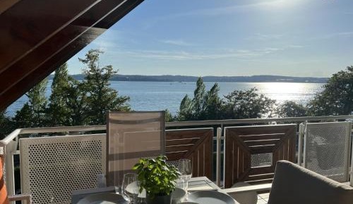 Apartment with Lake View