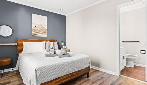 Standard Queen Room