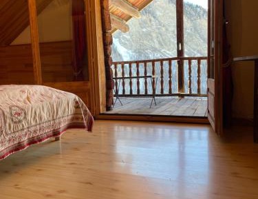 Apartment with Mountain View