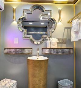 Casino Royale - Queen Studio Private Caboose