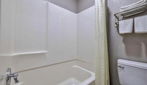 King Room with Roll-in Shower - Disability Access - Non-Smoking