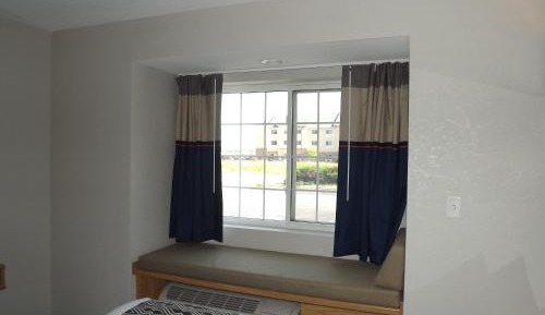 Queen Studio Suite - Non-Smoking