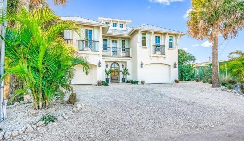 Three-Bedroom Holiday Home 