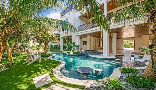 Seven-Bedroom Holiday Home