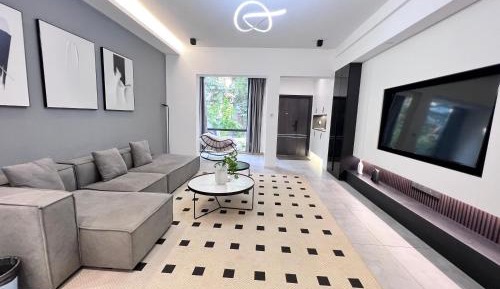 Apartment with Garden View