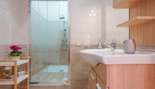 Quadruple Room with Private Bathroom