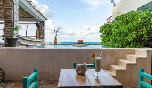 Junior Suite with Pool View