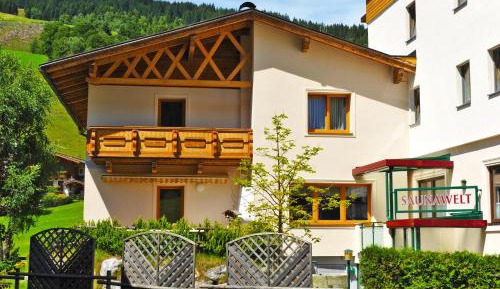 Five-Bedroom House with Terrace and Mountain View
