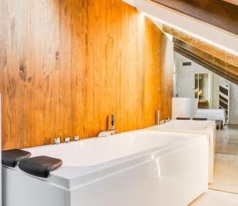 Suite with Spa Bath