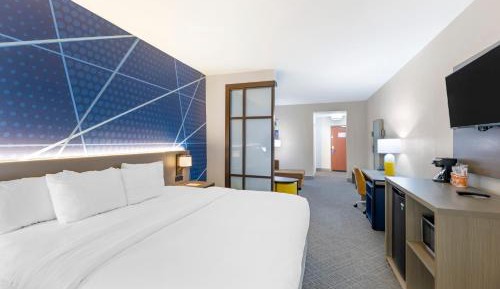 King Suite - Non-Smoking