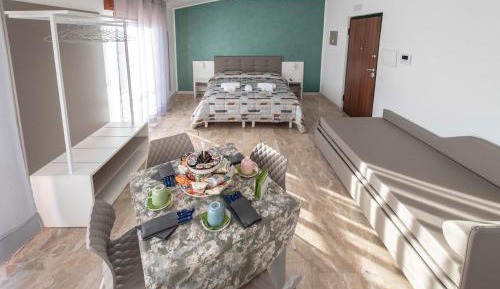 Apartment with Mountain View