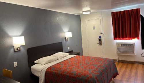 Queen Room - Non-Smoking