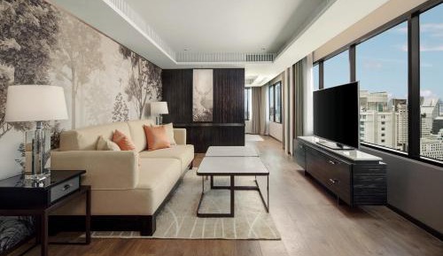 One-Bedroom Executive King Suite - Lounge Access
