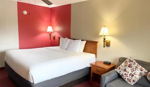 Deluxe King Suite - Non-Smoking