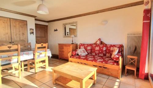 Apartment with Mountain View