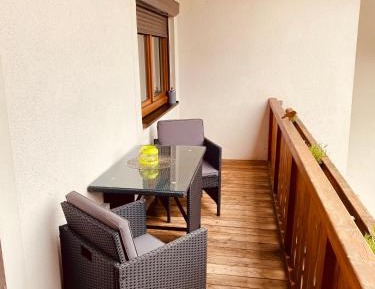 Apartment with Mountain View