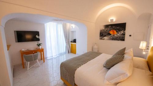 Deluxe Double or Twin Room with Sea View