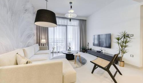 One-Bedroom Apartment with Balcony