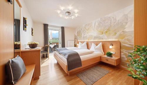 Superior One-Bedroom Apartment with Balcony