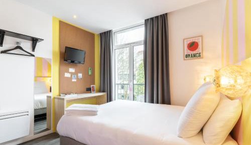 Small Double Room with Queen Bed