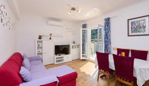 Two-Bedroom Apartment with Balcony and Sea View