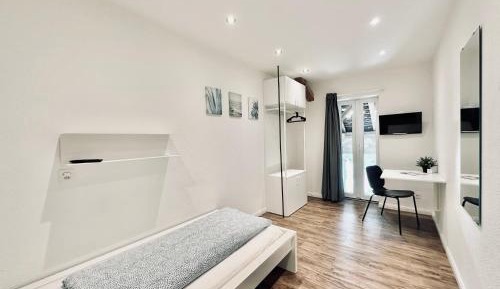 Single Room with Shared Bathroom